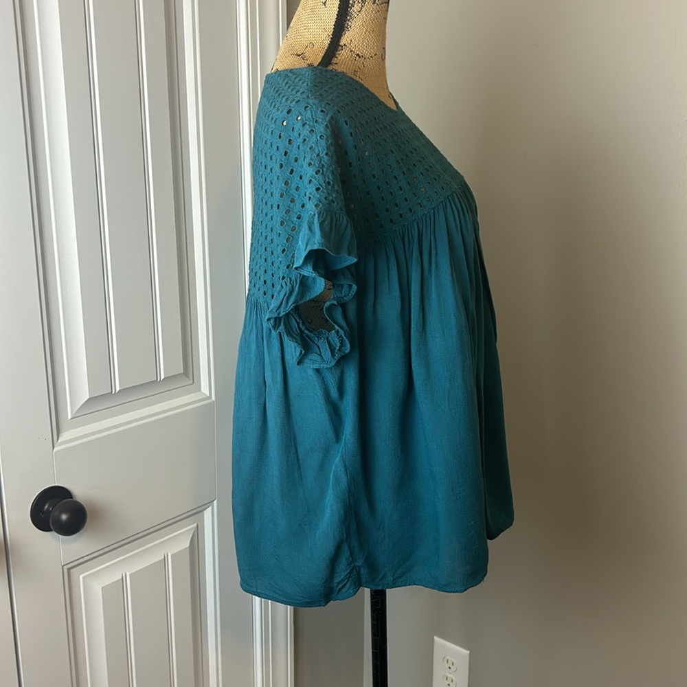 Jodifl small teal eyelet top - Picture 2 of 5